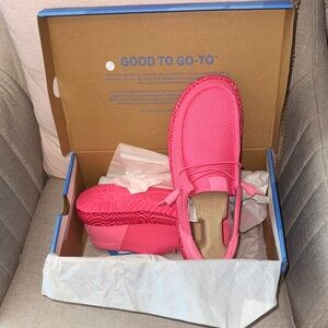 Hey Dude Wendy Shoes NEW IN BOX -
Size 9